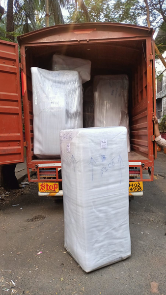 Cover photo of Piyanshi Packers and Movers